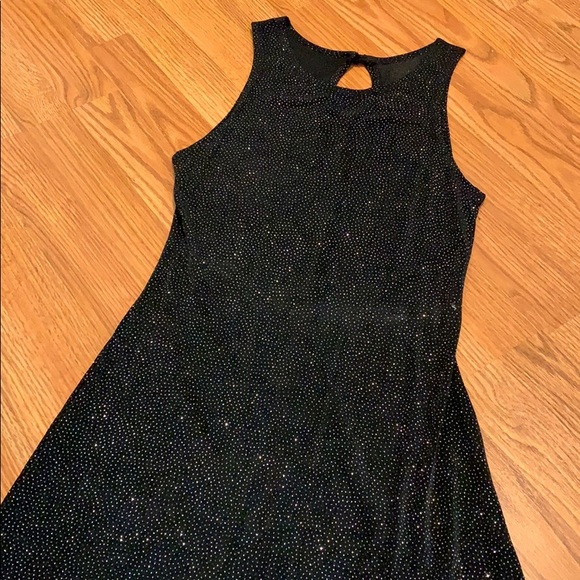 Dresses & Skirts - Sparkle Party Dress 🎊